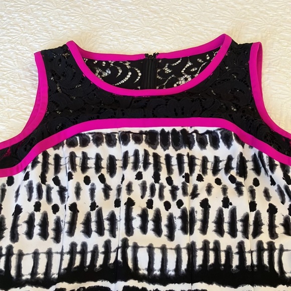 Gorgeous fushia and black and cream sleeveless Ivanka dress - Picture 3 of 16